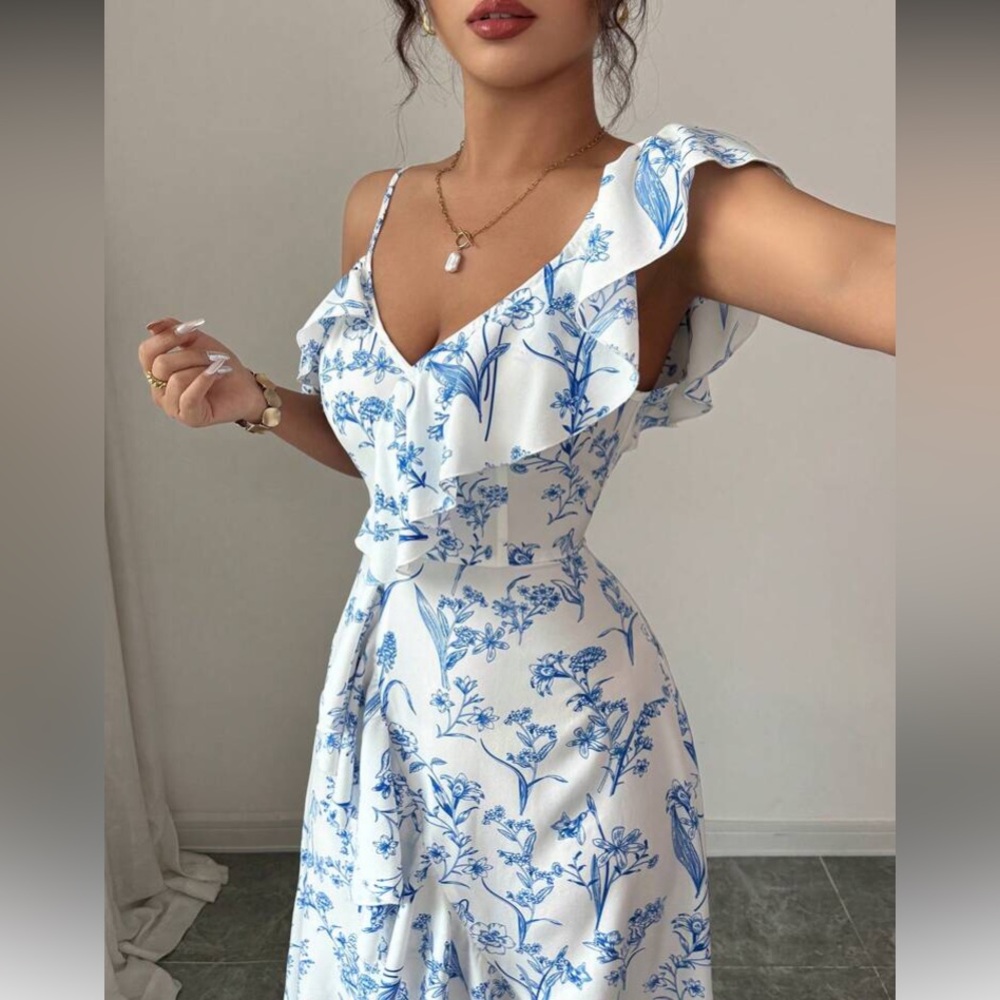 Elegant Blue Floral Maxi Dress - Picture 4 of 6